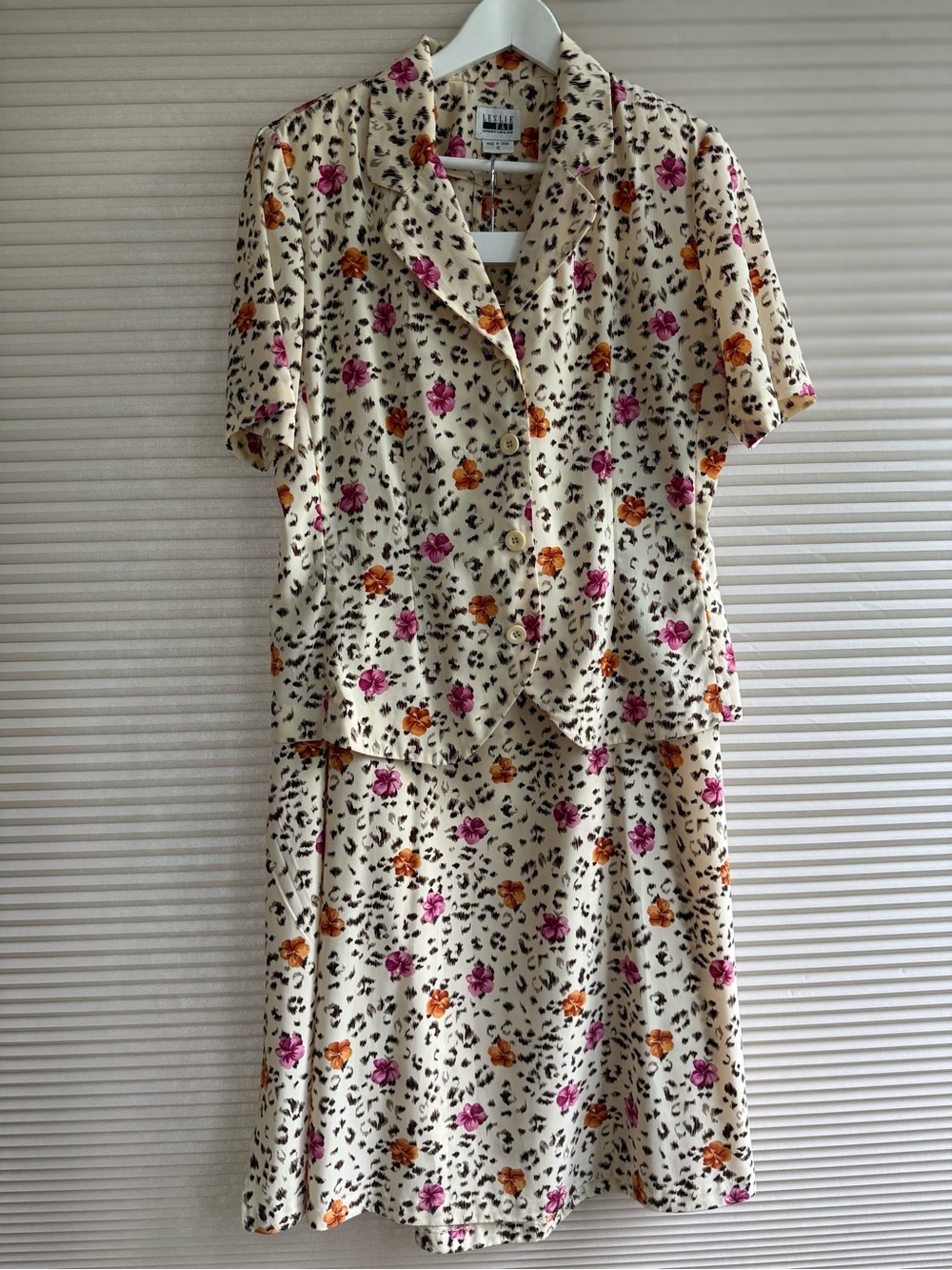 Leslie Faye 2 pc Jacket Skirt Suit Set Floral Animal Vintage Size 12